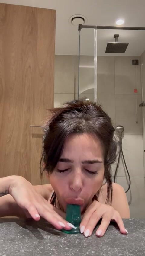 silicone_brunette: Трах с леопардом раком