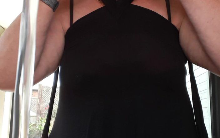 Uk Joolz: Casi atrapado en el acto ... Tetas colgando