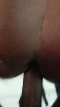 Une BBW se fait baiser en levrette au ralenti