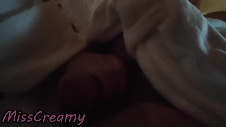 Miss Creamy: 자지 플래시! 스파 교사의 위험한 섹스는 마사지를 가짜로 만들고 사정하게 합니다!