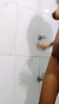 Mange mon pipi et ma chatte laisse-moi venir ta bombasse par la bouche maintenant 06