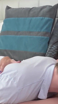 Milf Sofie Marie verslindt pik voordat ze taboe anaal is