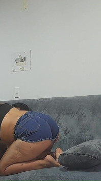 나는 내 손가락과 내 성기를 날라의 꽉 조인 음부에 넣어