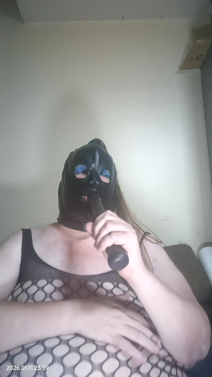 Stephanie-Nicole-TV: Grandota tv chupa consolador y golpea sus mejillas también