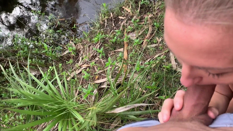 Farmers Wifey: Kejutan mulut kepergok pejalan kaki lagi asik nyepong kontol