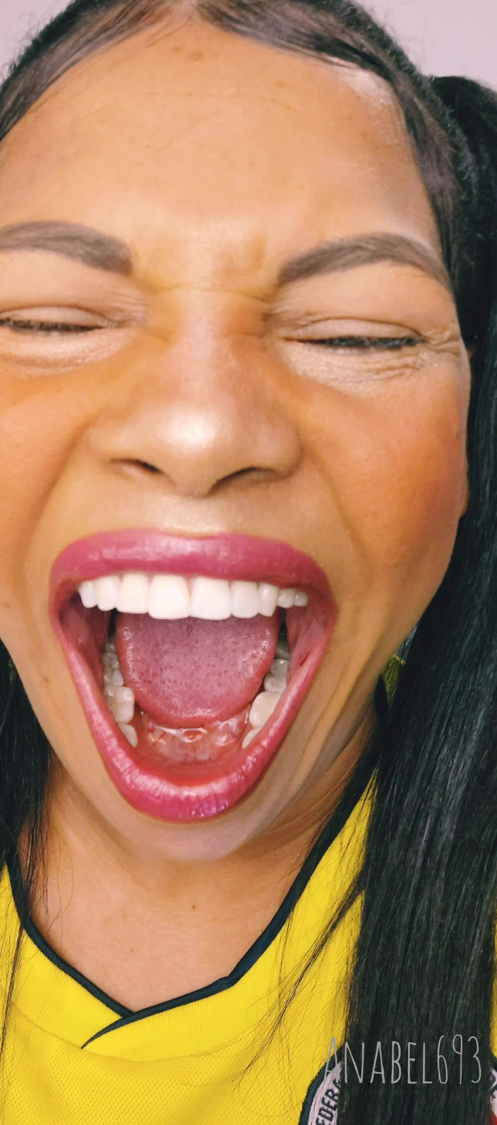 anabel693: Menguap dengan mulut besarku
