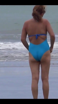 Ich komme sehr aufgeregt vom strand zurück und masturbiere, bitte meinen stiefsohn, mir seinen schwanz zu zeigen