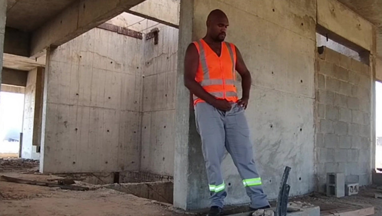 TheBlacKHunterr: După treabă m-am oprit pe șantier să ejaculez