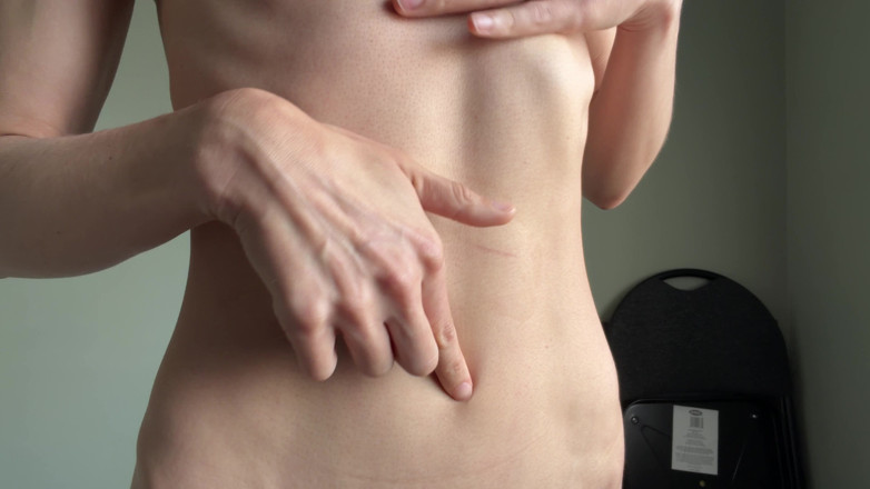 Ms_Emmy_Lynn: Rakaman dekat Bellybutton pada awek kurus cergas