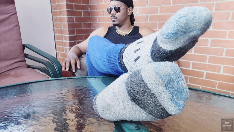 Soft Soleman: 我在健身房后让脚呼吸 （2025）