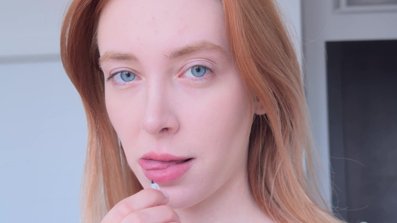 Loly Nebel Studio: Verkleinde mijn collega en speelde met zijn kleine lichaam