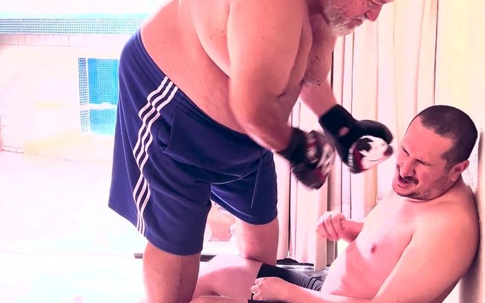 Combat and fetish: Papà boss boxer mi sventlina