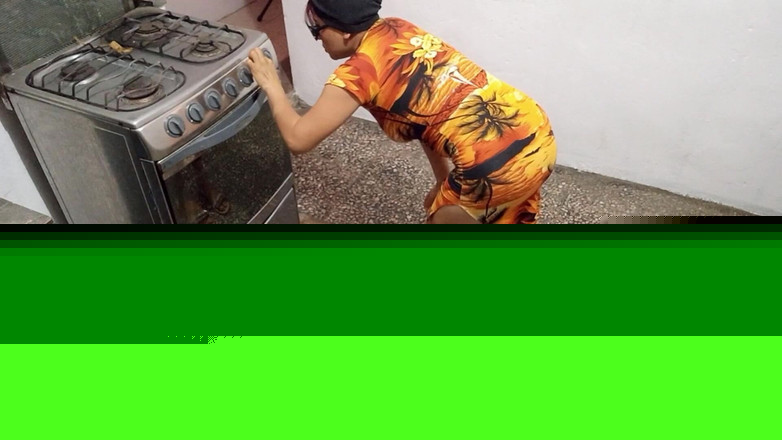 Martin13: Madrastra se queda atrapada en la cocina y le pide...