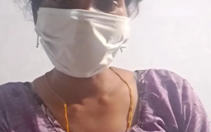 Jayaselvi: Pussy Show Indian Tamil Aunty
