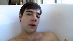 Piss Twinks: Self sucker fica pegajoso e molhado!