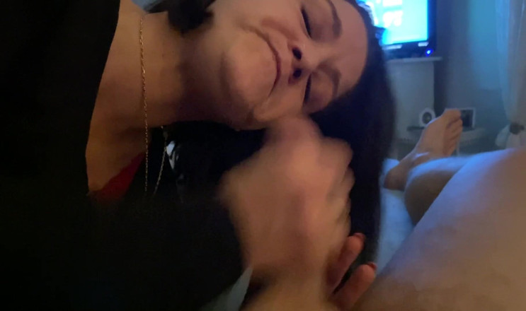nessacowgirl88: Delikatnie ssę jego penisa