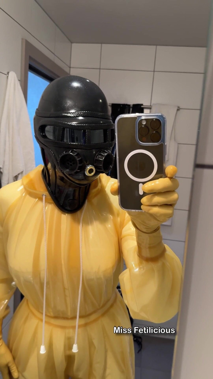 Miss_Fetilicious: I Love This Heavy Rubber Helmet