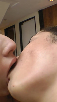 Caldi baci lesbici