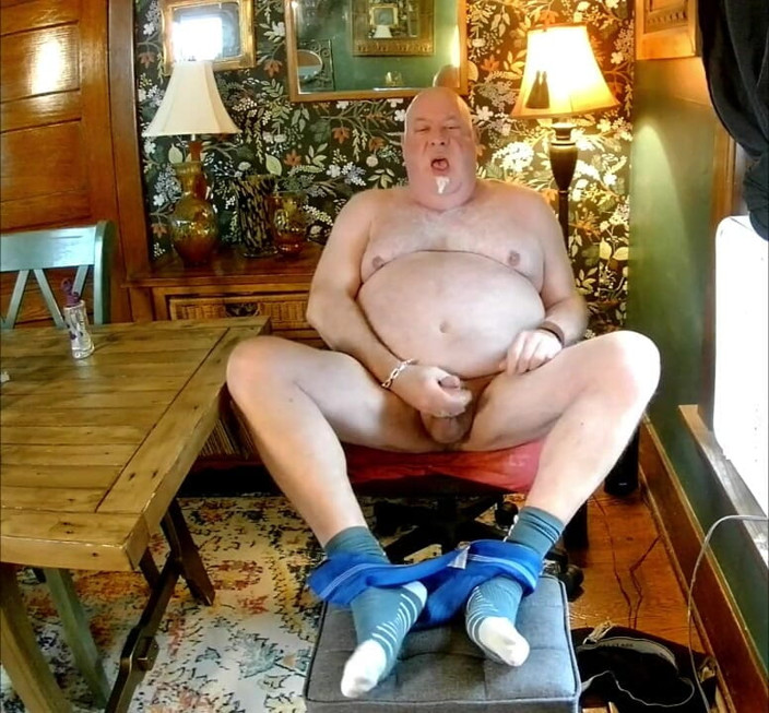 beardaddychub: Branlette verbale et éjaculation !