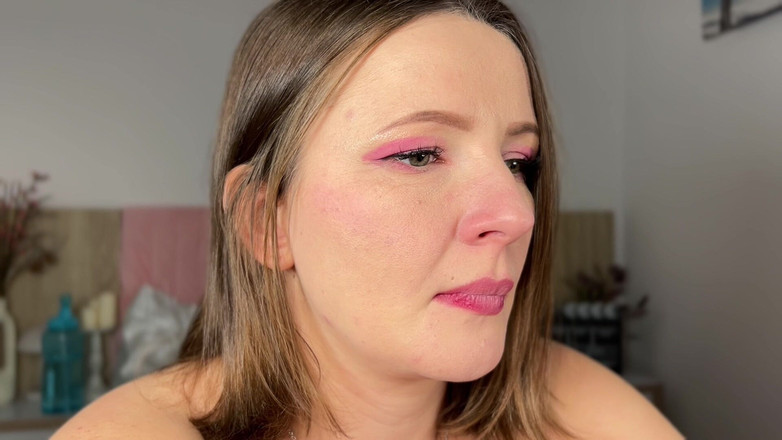 Mary Jay: Gatal-gatal hidung saya memandu saya gila. MemilihNya pada kamera