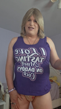 Vind Je Mijn Shirt Leuk? Mag Ik Mezelf Proeven Op Je Pik?