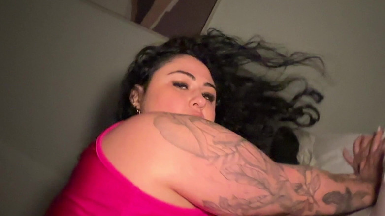 Josie Jaxxon: 胖美女被好朋友的小继兄弟中出