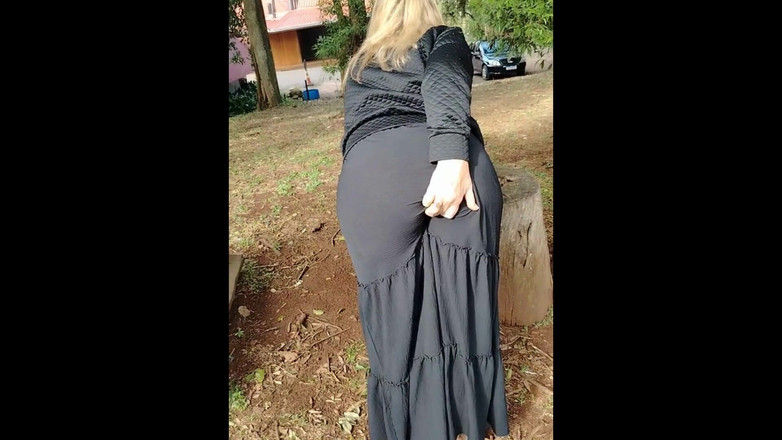 Priscila: 2 gorące dziewczyny popisujące się na ulicy w ogrodzie !! Co...