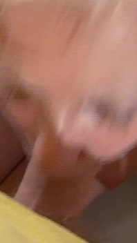 Suzy comendo pés e bunda, garganta profunda, facial, mijo no rosto