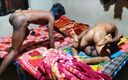 Desi King Gaju: Três gays indianos em um quarto