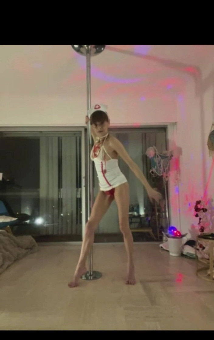 Chris06d72: Vũ công y tá