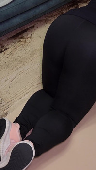 Ich ficke die mund einer rothaarigen MILf hart in ihren sport-leggings und steckte ihn in ihr enges loch