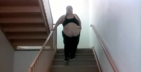 Kitty Delgato: Tôi thà ở trên giường và được cho ăn và tôn thờ