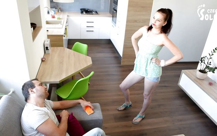 Czech Soles - foot fetish content: Pedeapsa cu fetiș cu picioarele mari a iubitei