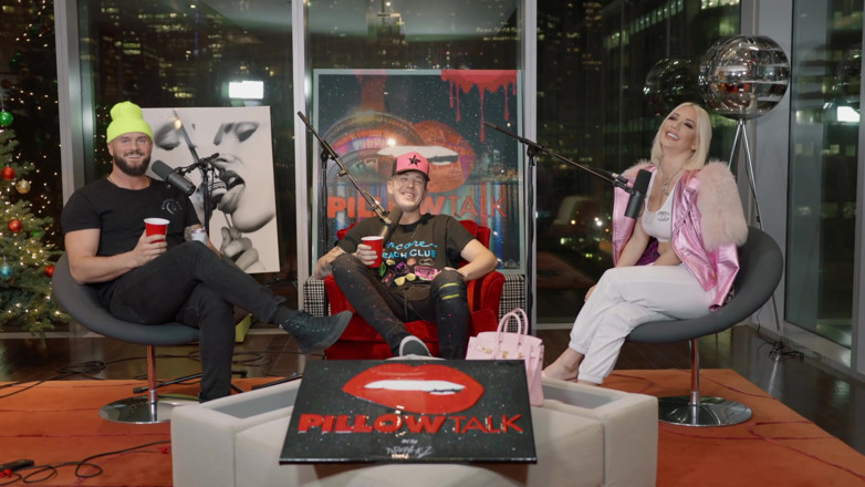Pillow Talk: Playboy cover girl melissa envy đi sâu