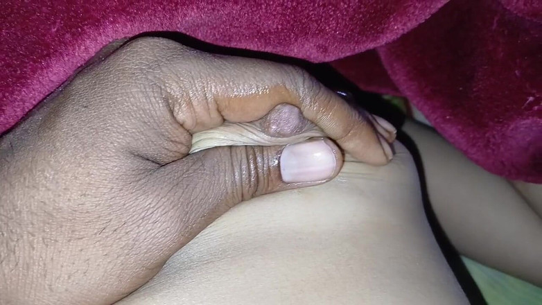 seema: Bhabhi는 그녀의 몸에 기름을 바르고