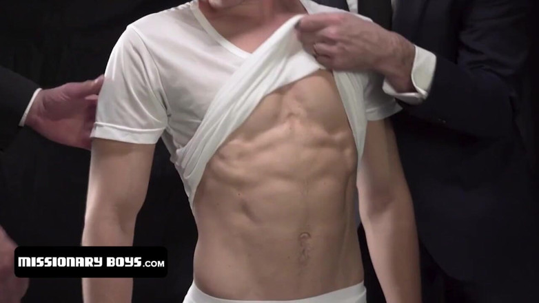 Missionary Boys: Quán bar người lớn tuổi bị bịt mắt phục vụ...