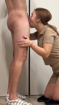 발정난 배다른아빠가 핫한 치어리더 배다른 여동생 바네사를 알아차리기 시작했다고 걱정하는 새엄마