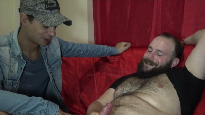 HARD PORN STUDIO: Fuck Sazns condooms tussen harige mannen