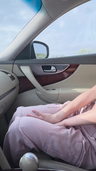 Meganlove arabamda osuruyor ve fışkırtıyor