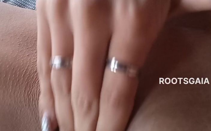 RootsGaia: Masturbation dans la cabine