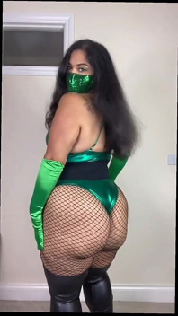 コスプレBBW衣装、ジェイドとして試着