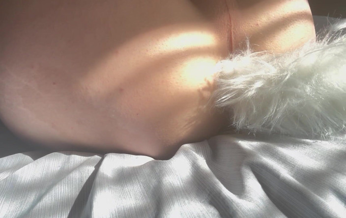 Vovxxx: Göt tıkacı kuyruk tıkacı sıkı deliğimi sokuyor ve oyuncakla sikiyor