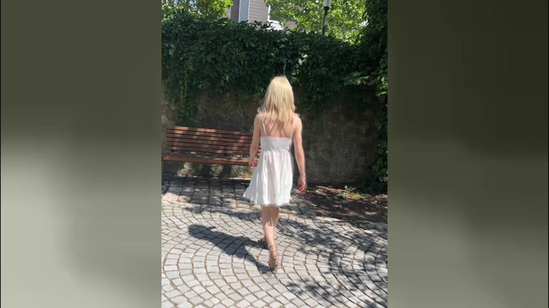 TV_Helena: Trans ragazza senza scivolamento sotto il vestito estivo! Sega in...