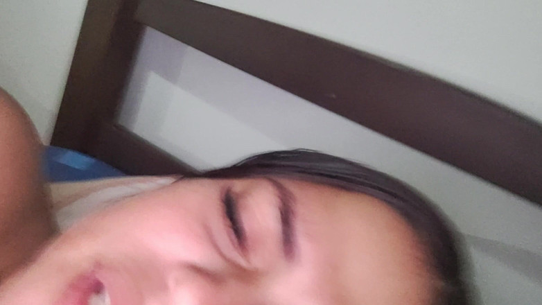 AngyAmazon: Je suce la bite de mon étalon en POV et envoie...