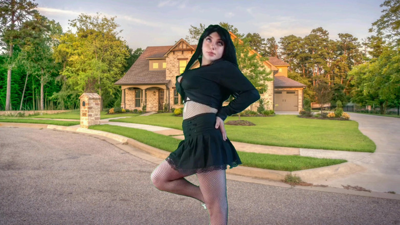 Kitty_Cross: 555 Femboy Outdoor Pretty Gothic Traveller przed Sweet Home