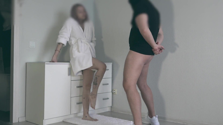Amateur_fetish: Teen ballbusting 4 | angle 1