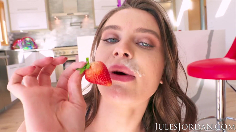 Jules Jordan: Lana Rhoades o introduce pe Stephanie West în primul ei anal