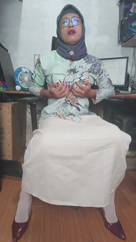 자위하는 발정난 히잡 쉬멜