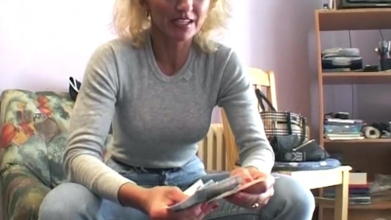 German bitch hunter: 金发熟女深喉抽动大黑屌 - 毛茸茸的阴户紧握高潮