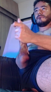 Brunette Latijnse man en sexy springend met zijn penis totdat hij klaarkomt